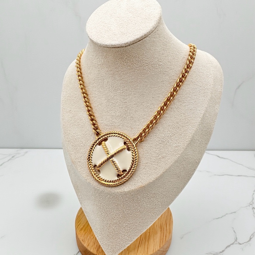 Vintage Signed Napier Chunky Gold Tone and Enamel Pendant Necklace